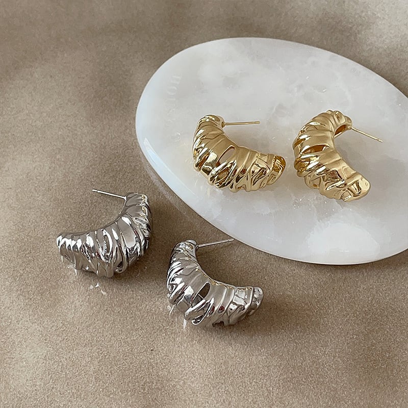 金アレ対応 クロワッサンモチーフ ステンレスピアス（送料込み） | ha+gu