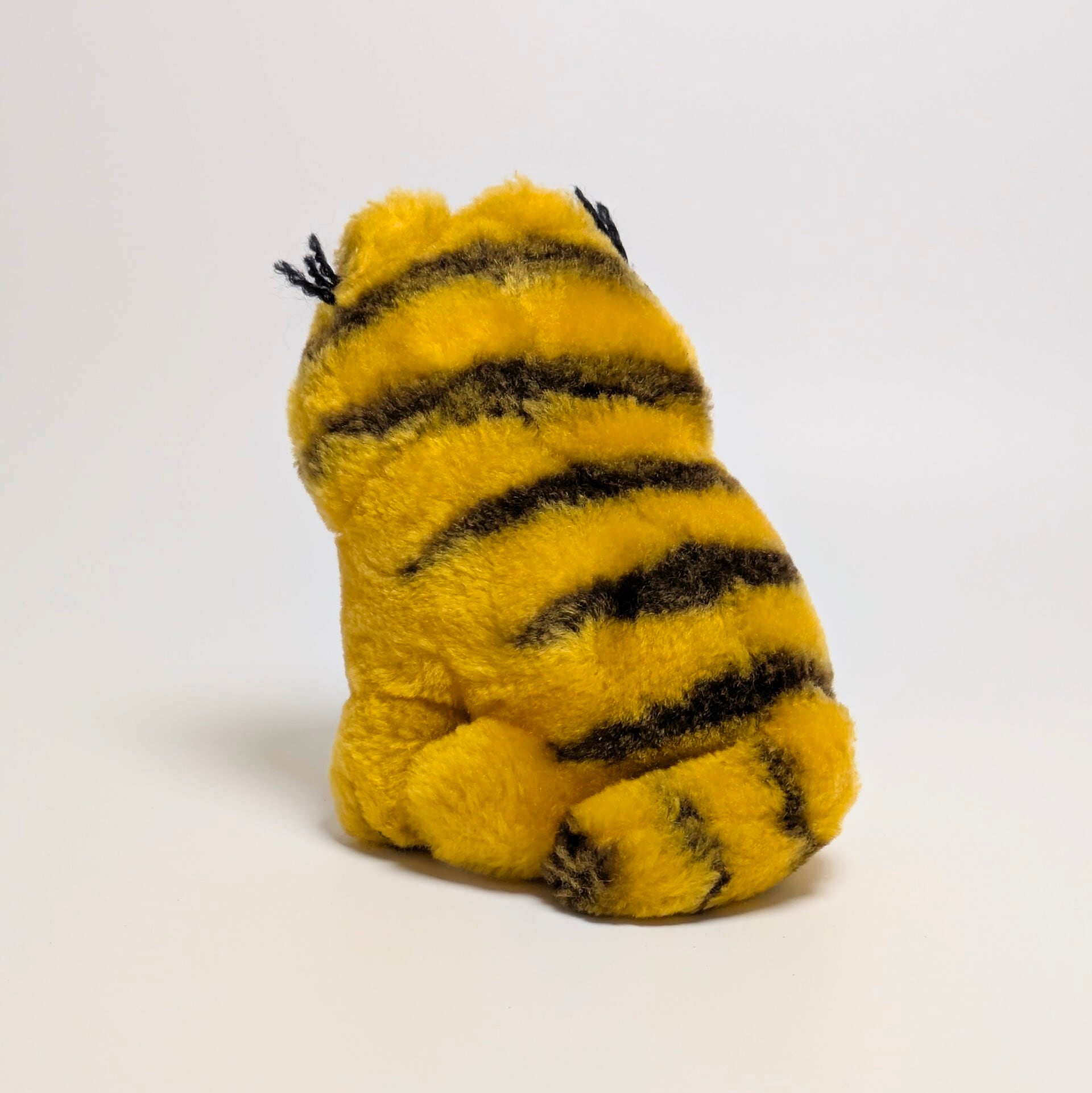 ☆ VINTAGE 1980年代初期 ☆【 Garfield ( ガーフィールド ) 】『 ガーフィールド / おすわり右向き 』ぬいぐるみ プラッシュ plush 1980年代年製 〚アメリカン雑貨 アメトイ〛