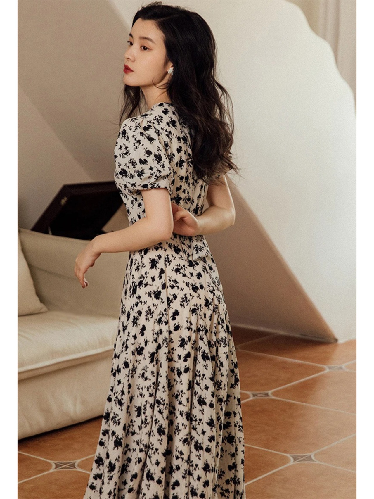 【0065】Modern Vintage Flowers Short Sleeve Dress