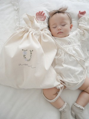 ｜刺繍｜ 名入れ　リュック　<initial flower＞一升餅　お着替え入れ