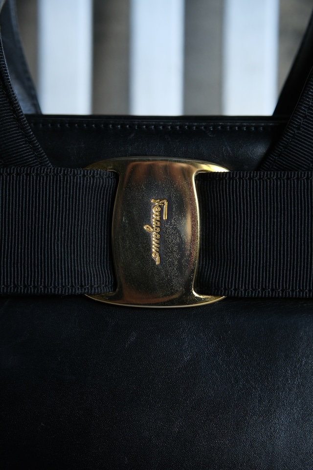 IORI/"Salvatore Ferragamo" hand bag/ Vara/