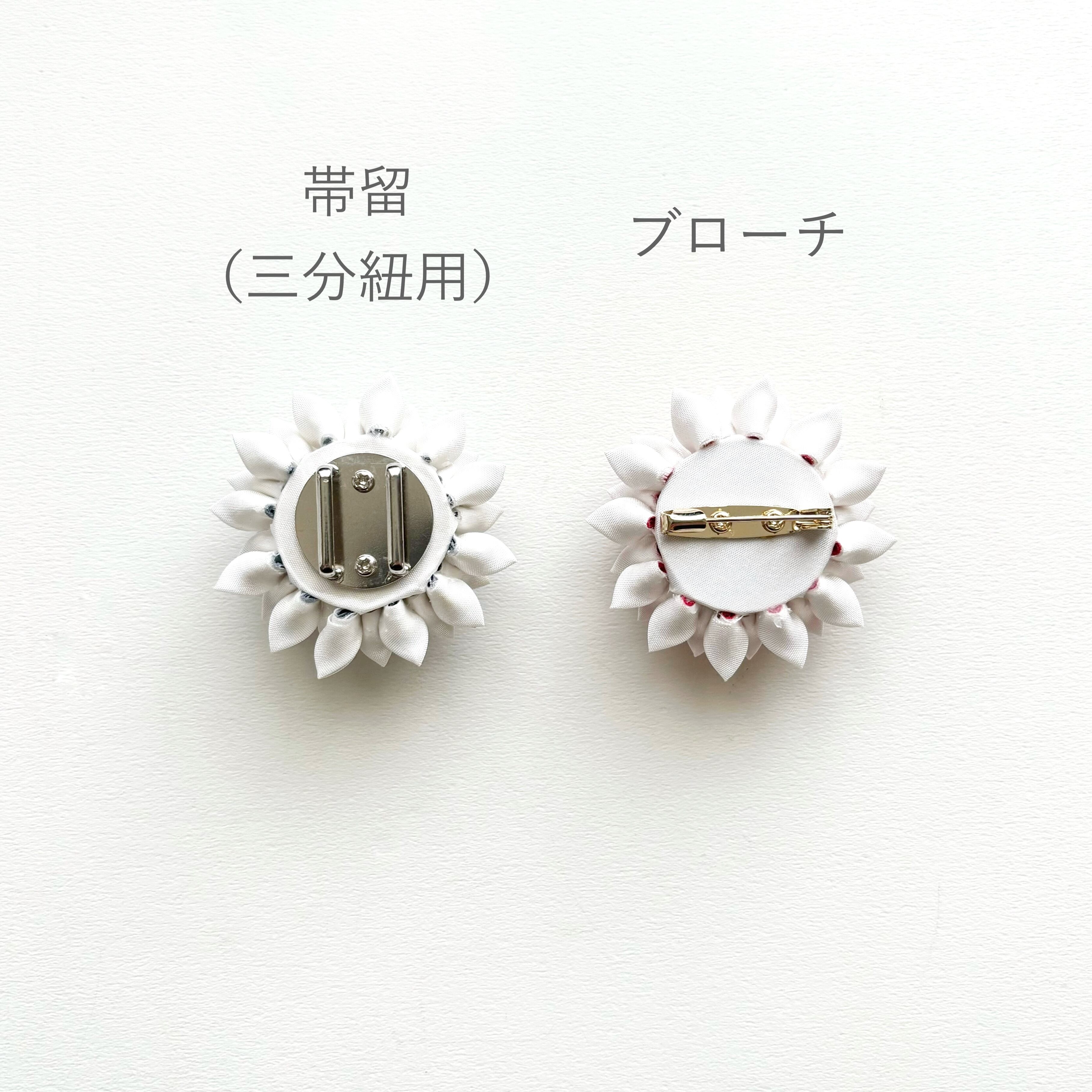 二重あわせ菊 赤色系【帯留 / ブローチ】 | つまみかんざし彩野 二重あわせ菊 赤色系【帯留 / ブローチ】 | つまみかんざし彩野