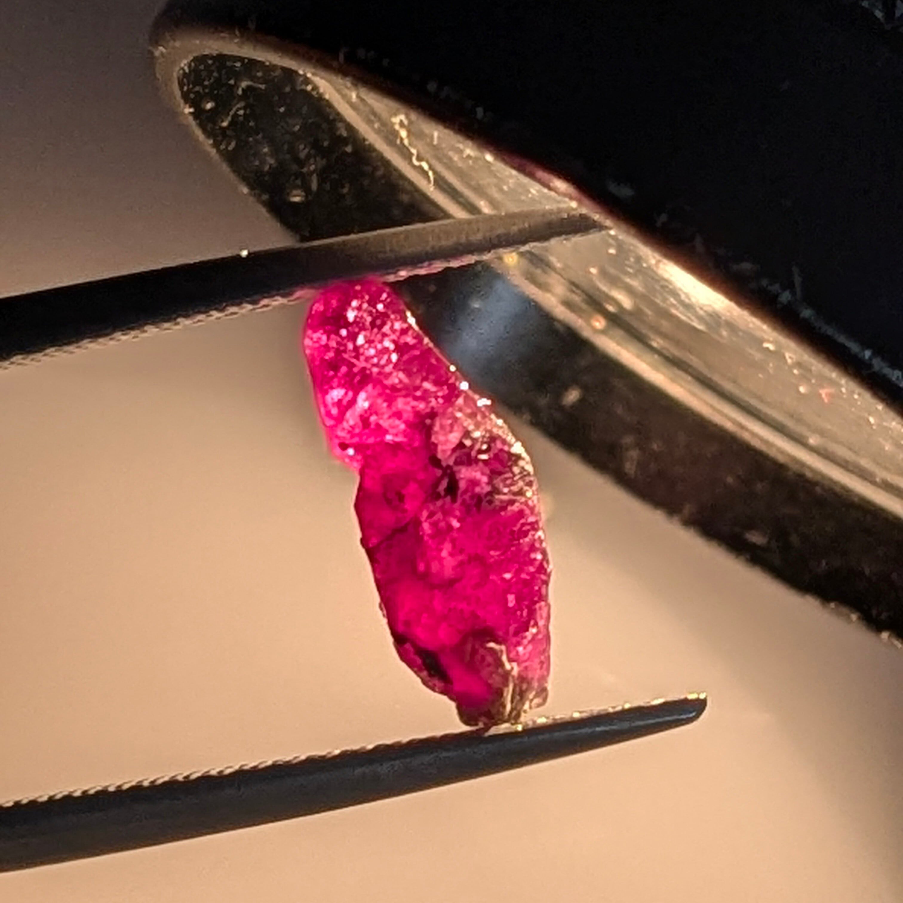 ルビー原石 ミャンマー・モゴック産【2.11ct】PRO207290 | Gem's