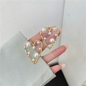 【EARRINGS】ハート形パールピアス