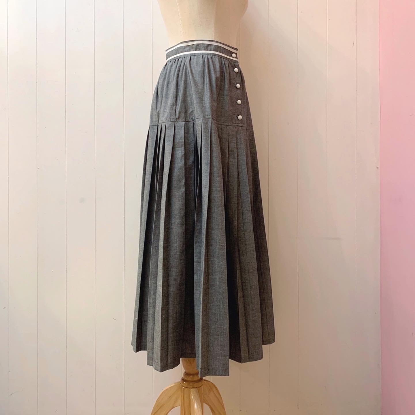 original / brand new pleats skirt / gray