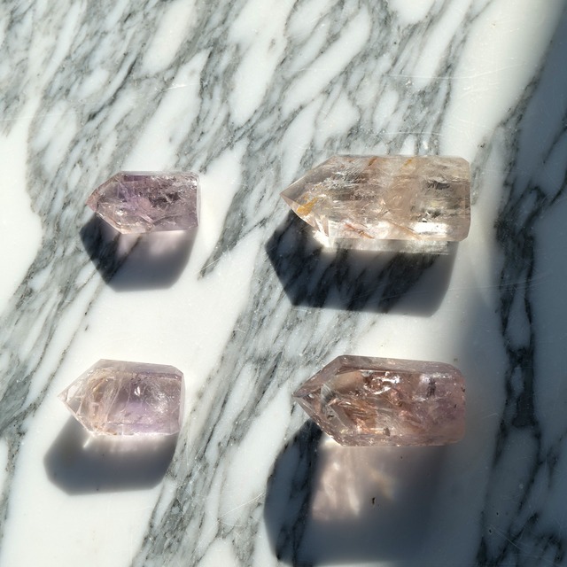 【魂の記憶を照らし、使命を目覚めさせる黄金の光】発光ゴールデンファントムアメシスト　ポリッシュポイント G6_3