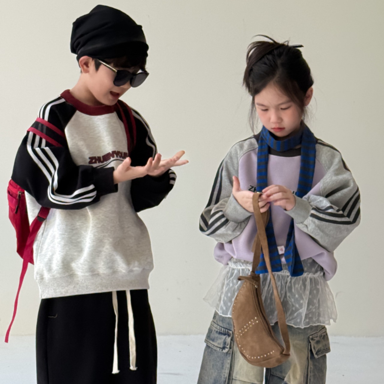 秋英字柄スポーティ韓国風トレーナー