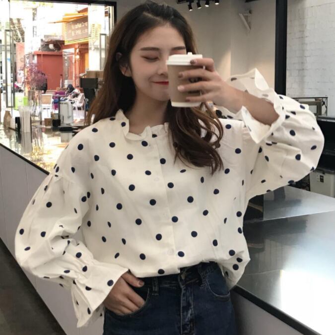 レトロでガーリー♡ ドット柄がポイントのブラウス ホワイト