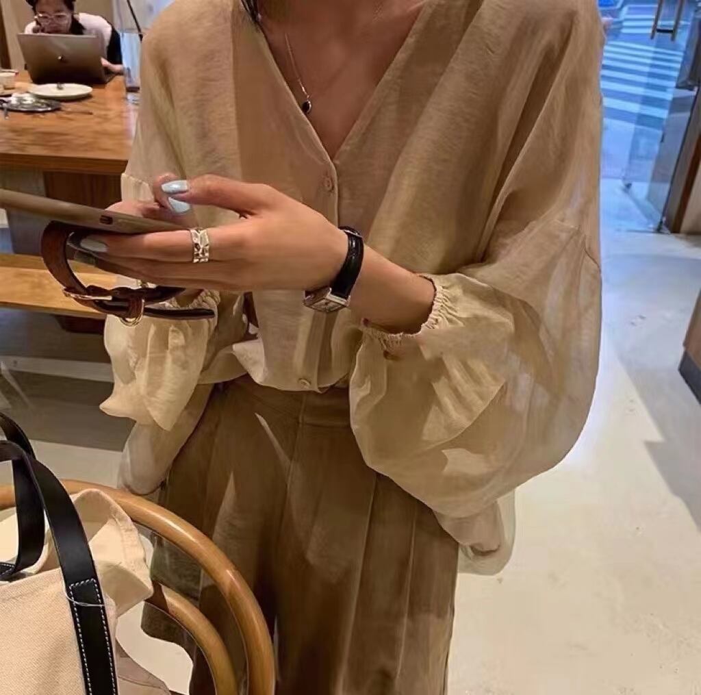 Vネックブラウス　AJ22085-692