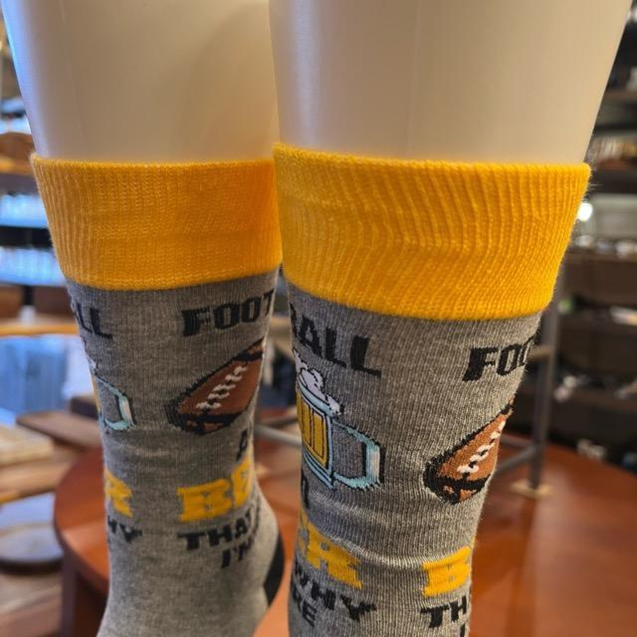 TOPANGA SOCKS Men's football and beer socks, perfect for footwear and small gifts.