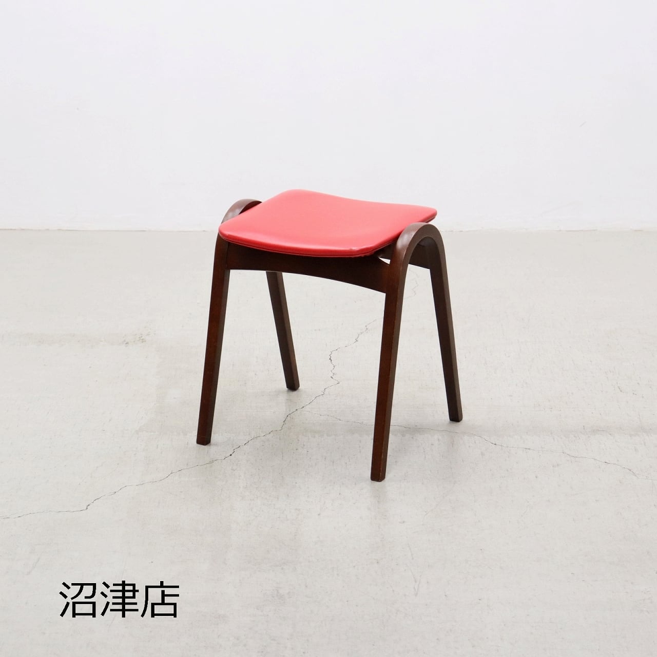 【沼津店】 秋田木工 剣持勇 ビーチ材 スタッキングスツール No.202 ヴィンテージ レトロ チェア 曲げ木 赤 1 PJT21166