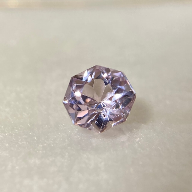 お花みたいな スピネル 0.898ct ピンク 簡易ソーティング付き No.190