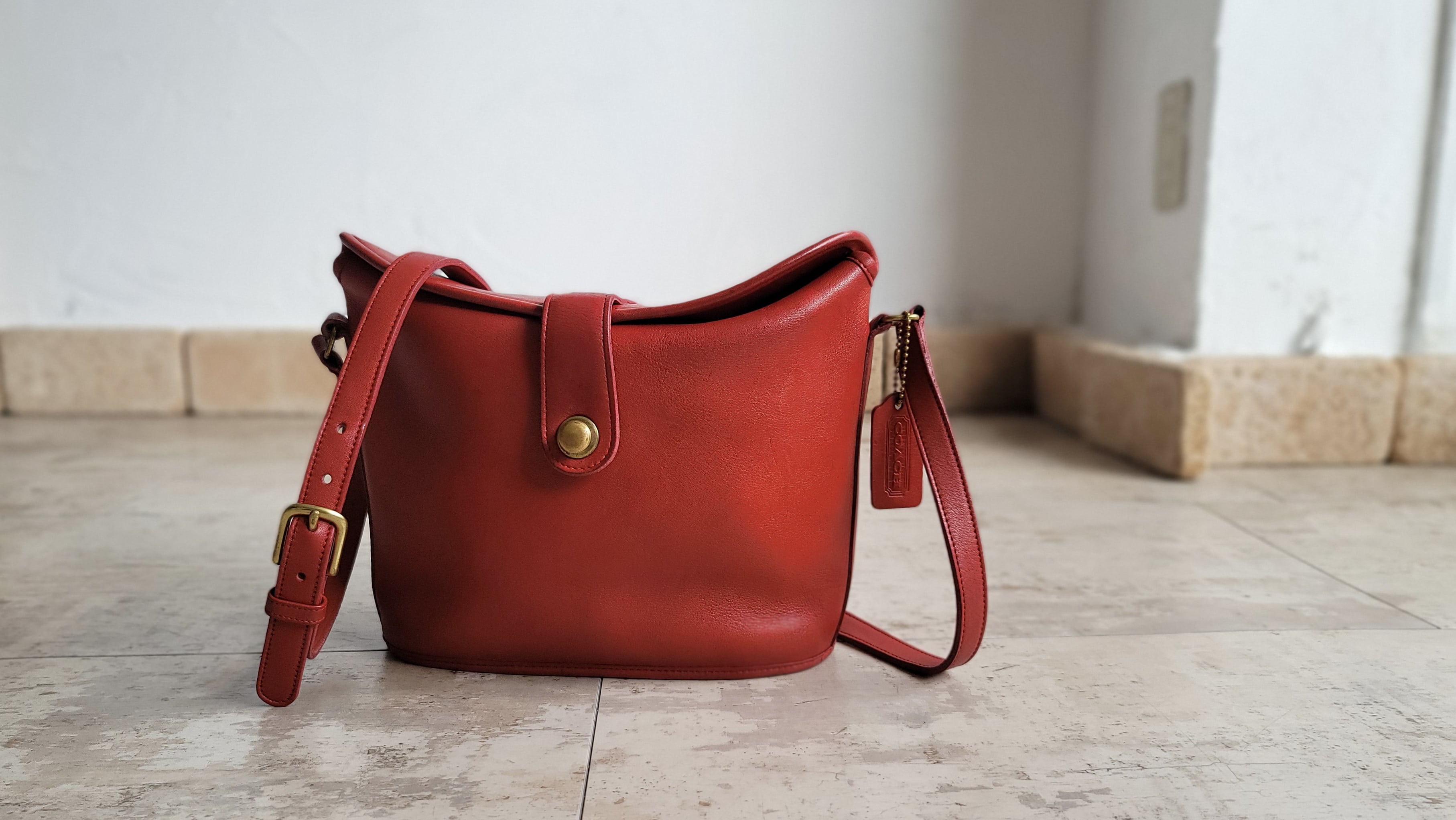 オールドコーチ ☆USA製 レザー ショルダーバッグ レッド ドイツフック  