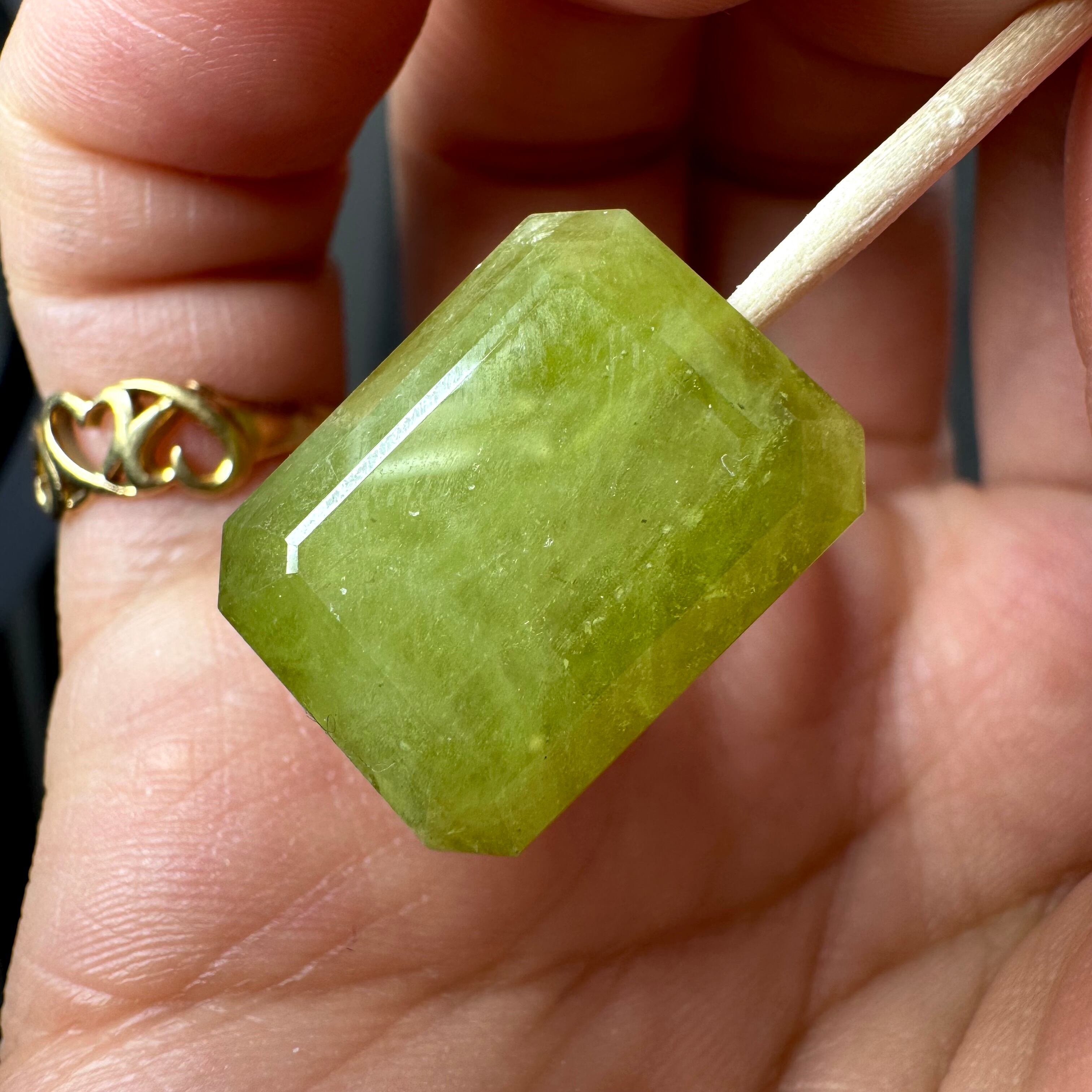 no.12 スフェーン チタナイト 貫通穴