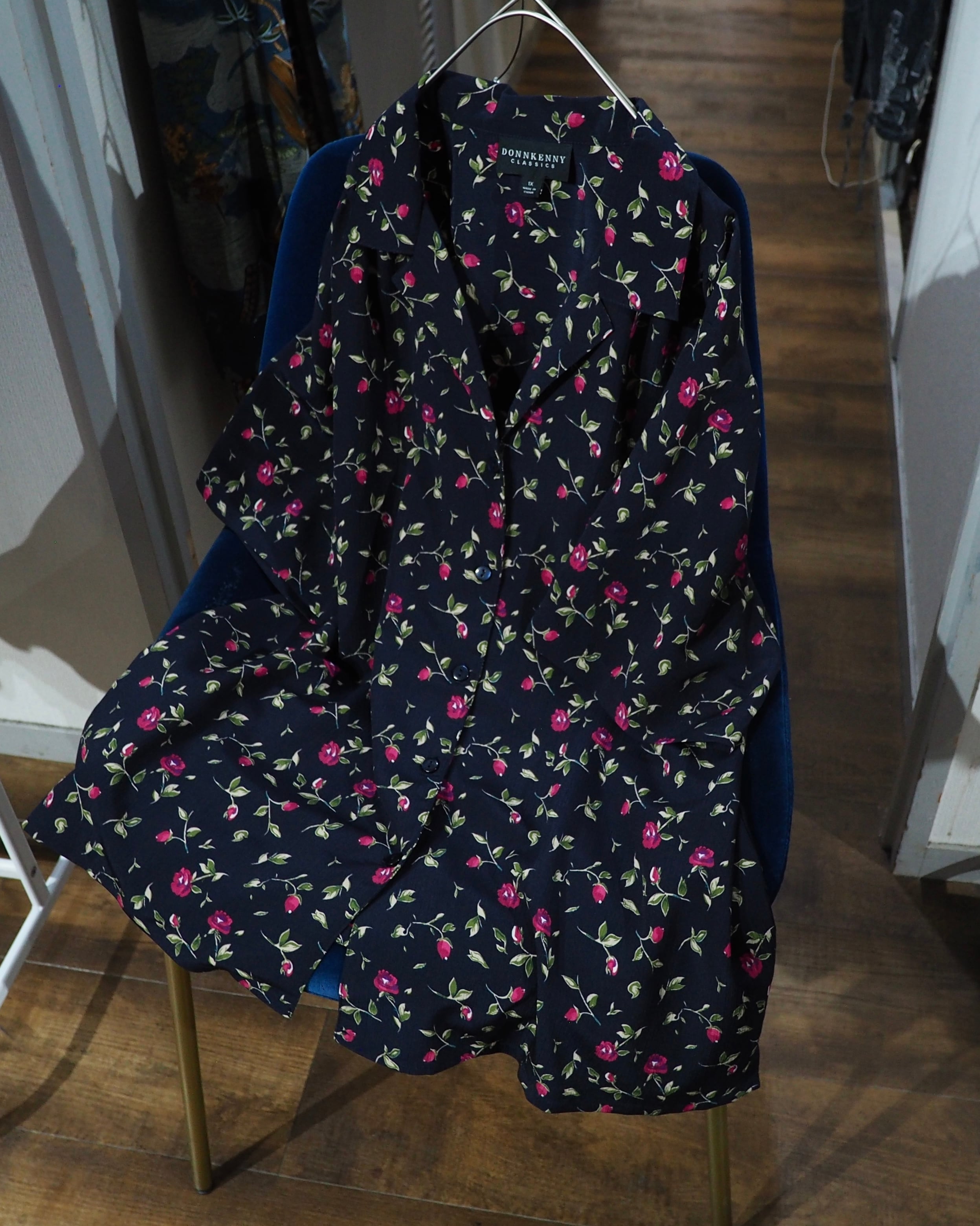 Black pleats × Pink Rose Flower all over pattern Open collar SS shirt