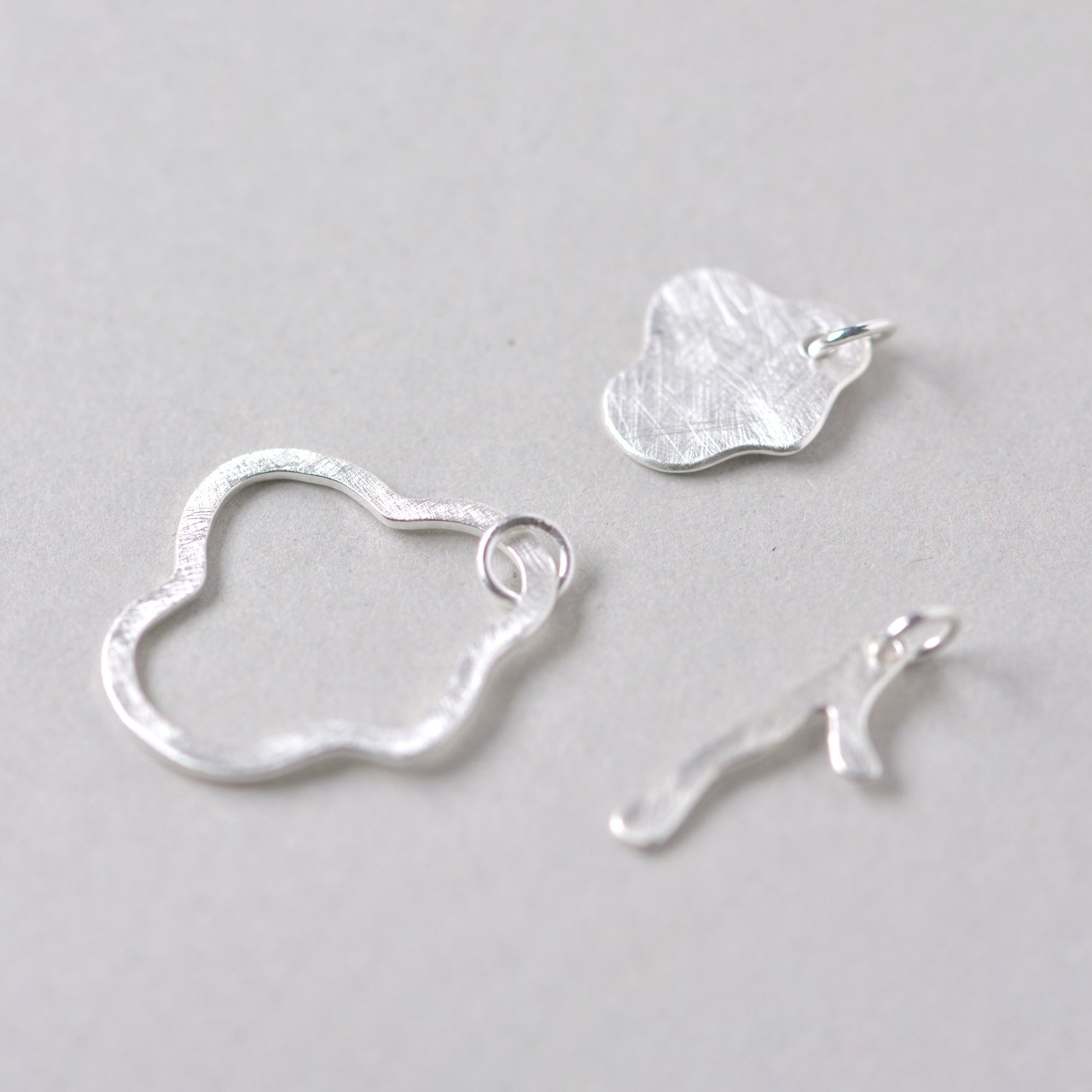 Hanae float ring チャーム