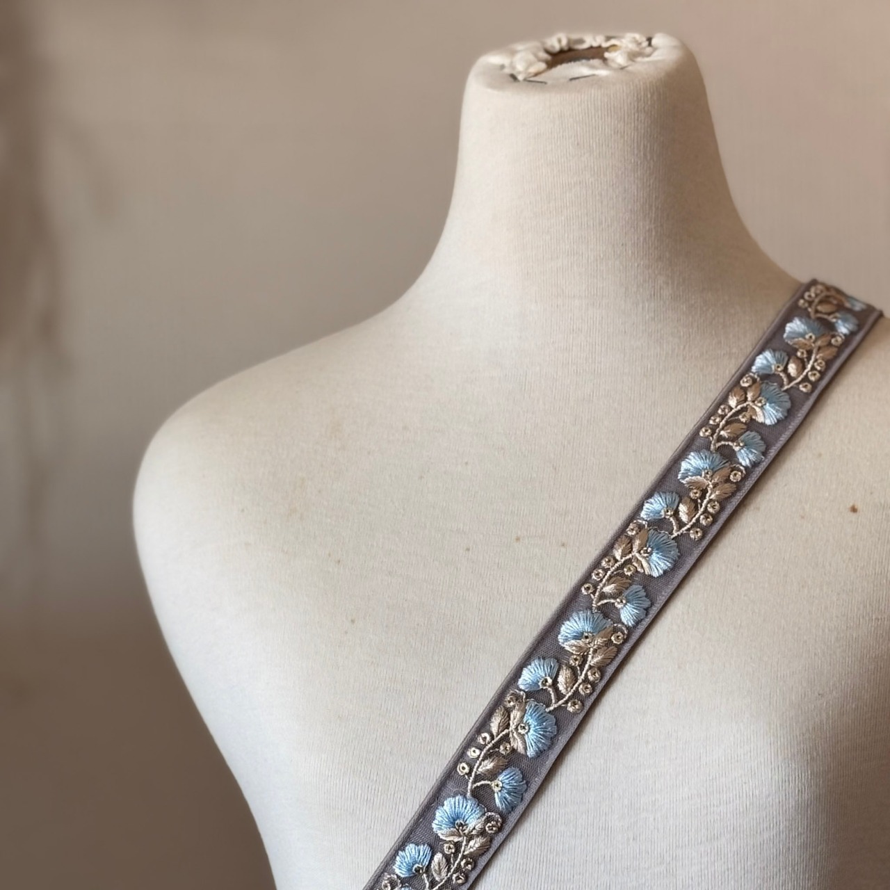 インド刺繍リボンのショルダーストラップ｜太め幅×高級感｜ブルー