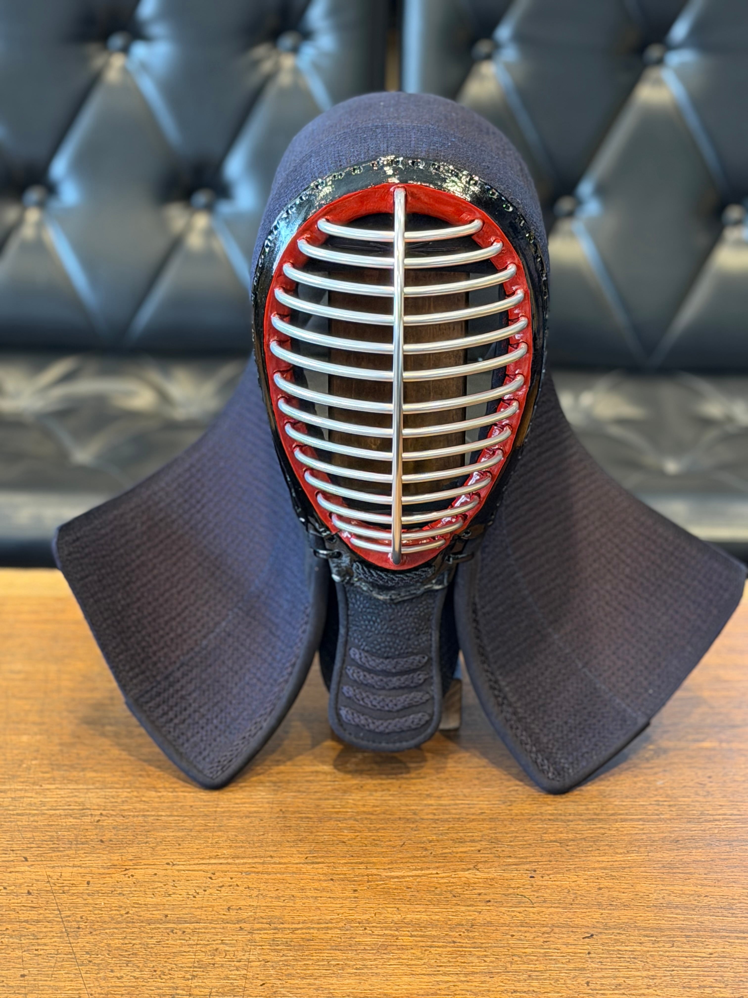 【新商品サンプル✨黒閃Z 6㎜十字刺】【 手刺風✨王道防具】【面サイズ68〜70】練習用 試合用兼用防具『黒閃Z』6㎜十字織刺 ヘリアゴ人工皮✨面