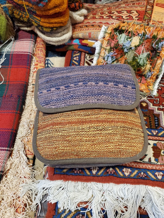 絨毯クエスト52【No.29】Bag（無地）※現在、こちらの商品はイランに置いてあります。ご希望の方は先ずは在庫のご確認をお願いします。