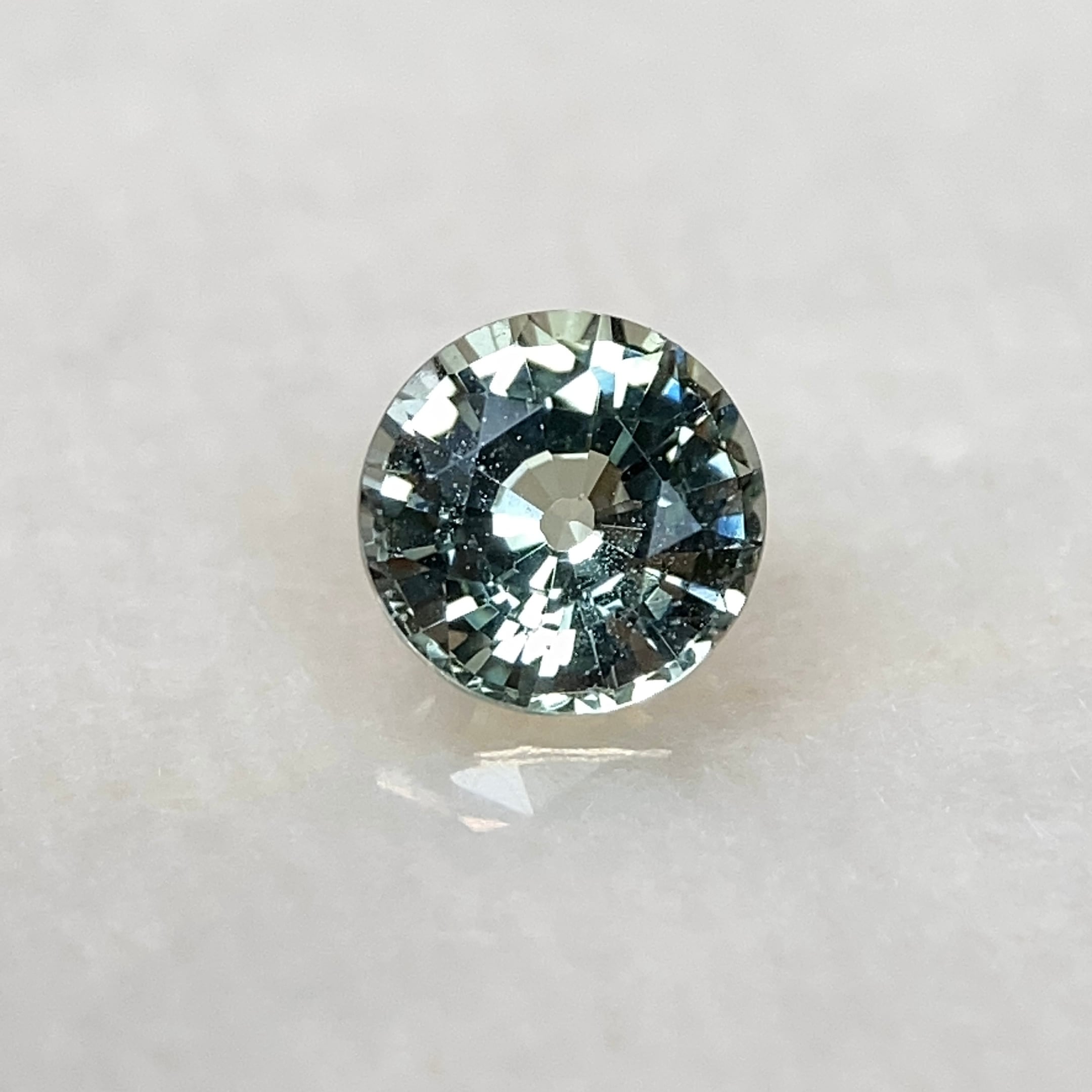 サファイア 0.564ct グリーン 簡易ソーティング付き No.180