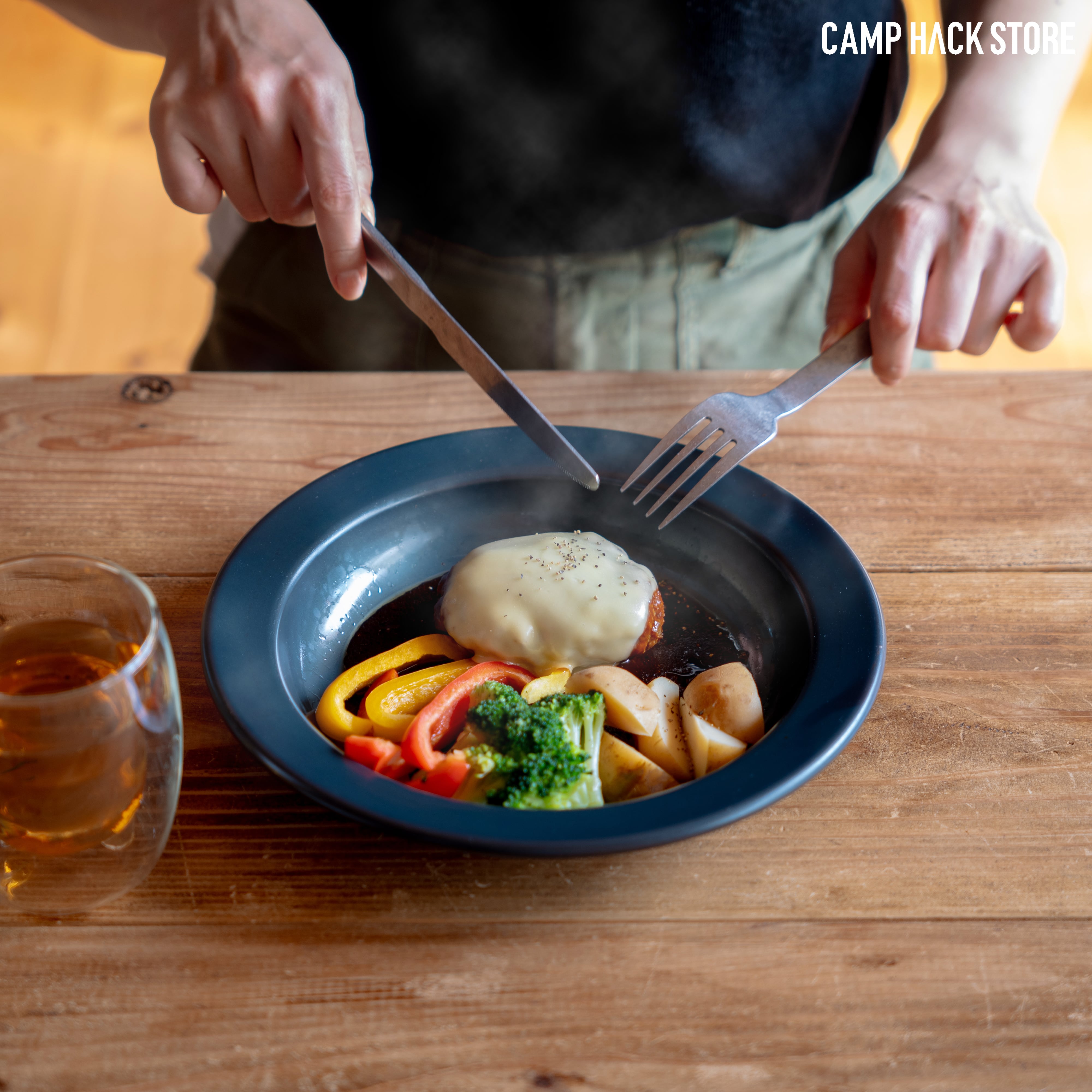 お皿になるって新発想「フライパンジュウ」 | CAMP HACK STORE