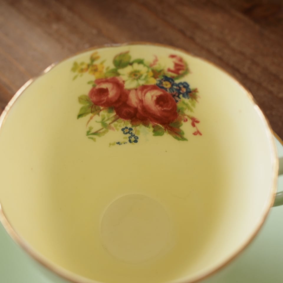 訳あり 英国フォリーFOLEY グリーンと可愛らしい高台が魅力のカップ