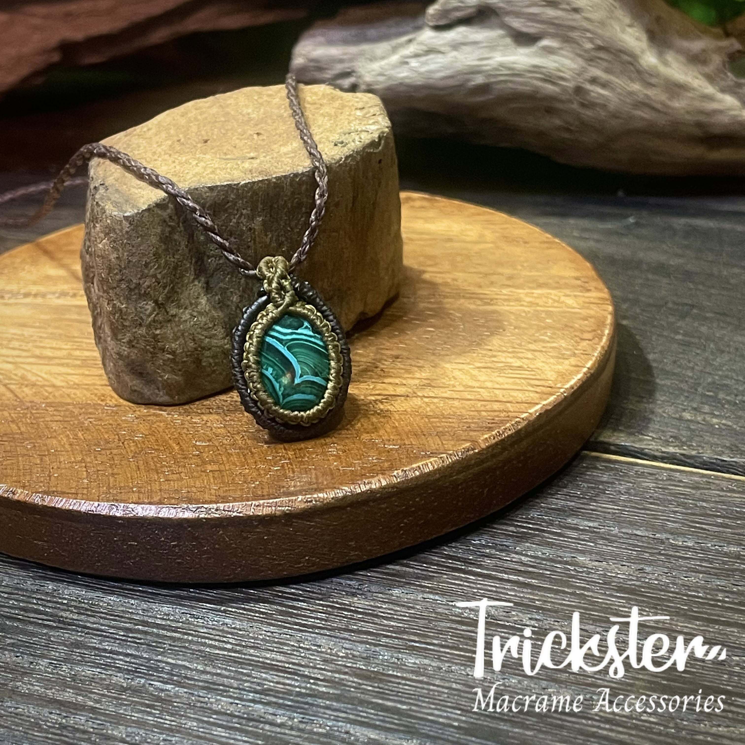 マクラメ編みネックレス クリソコラ マカライト クリソコラマラカイト マクラメペンダント T247 | Trickster