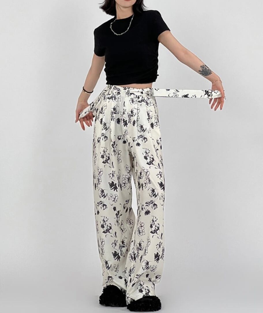サロペット付♡新品ビキニ♡お花柄ホワイト mystic（ミスティック）の「【2サイズ展開】シャイニーフラワー