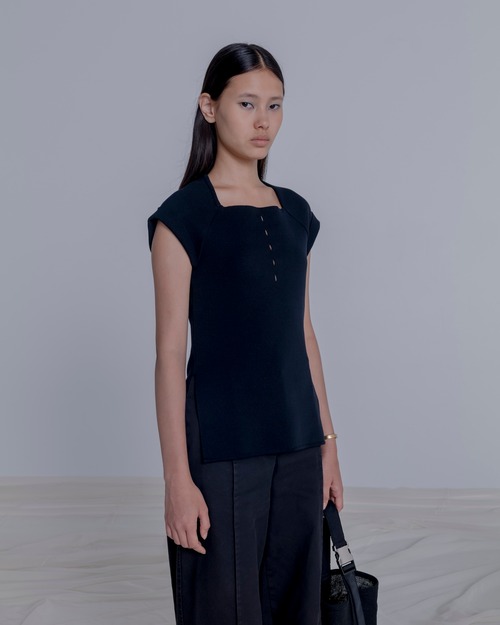 TAN/26SS-2 EYELET KNITTED TOPS BLACK