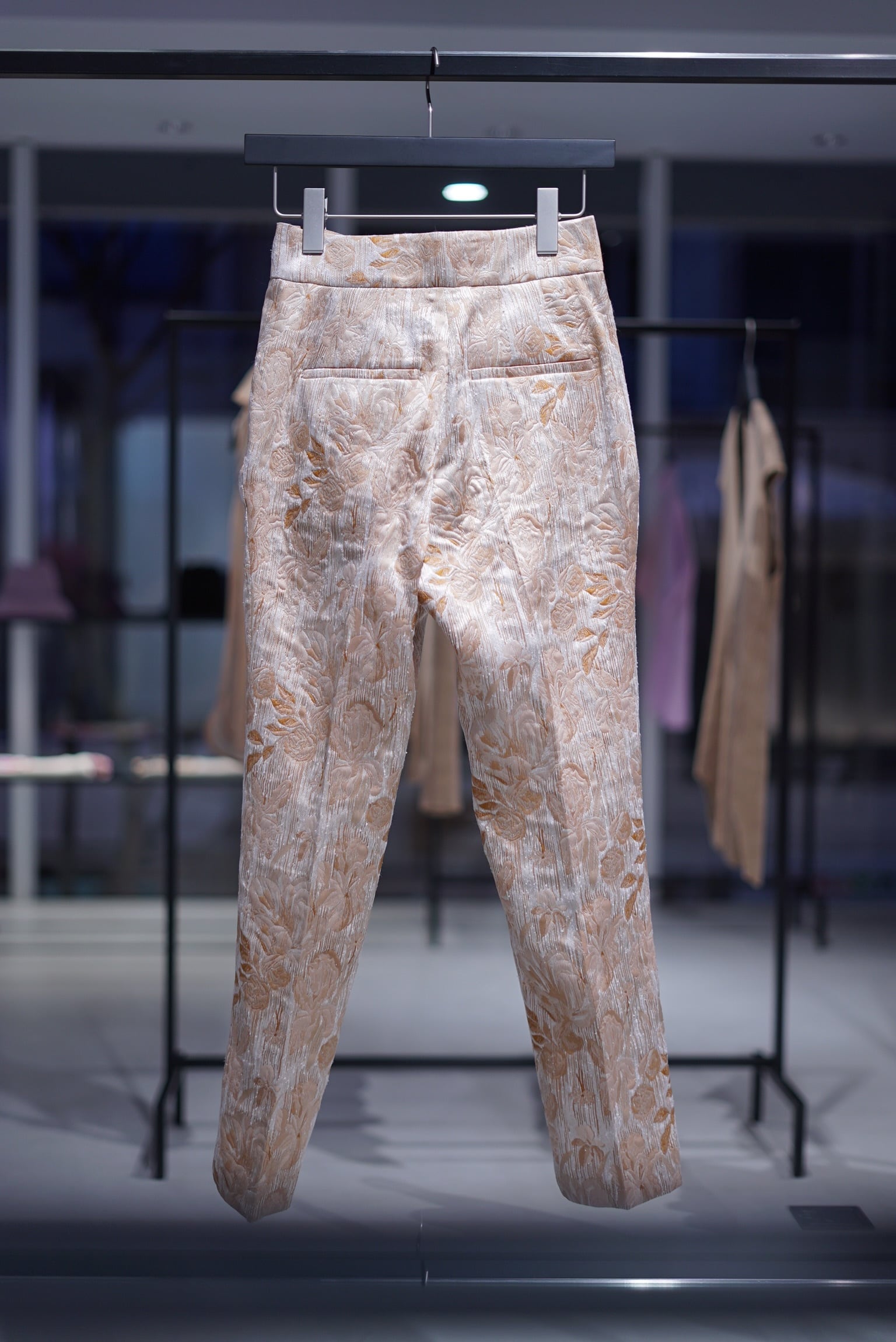 Mame Kurogouchi / Hazy Floral Jacquard Trousers ( BROWN / LILAC )