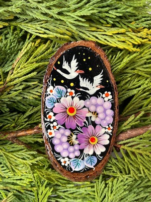 ウクライナ伝統絵画 ペトリキウカ塗り 木製ブローチ（ホメンコ作）