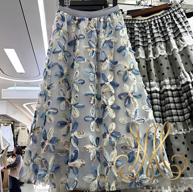 レディース スパンコール ボタニカル フリーサイズ ロングスカート マキシ丈 チュールスカート Aライン フレアスカート 花柄 刺繍 フラワー 立体刺繍 シースルー 透け感 レース ウエストゴム フリーサイズ 体型カバー ブラック  オールシーズン 上品 きれいめ フェミニン エレガント 華やか 大人可愛い ガーリー カジュアル フォーマル デート お出かけ 女子会 同窓会 舞台 ステージ 衣装 推し活 ライブ お呼ばれ 10代 20代 30代 40代 50代 ママコーデ 韓国ファッション