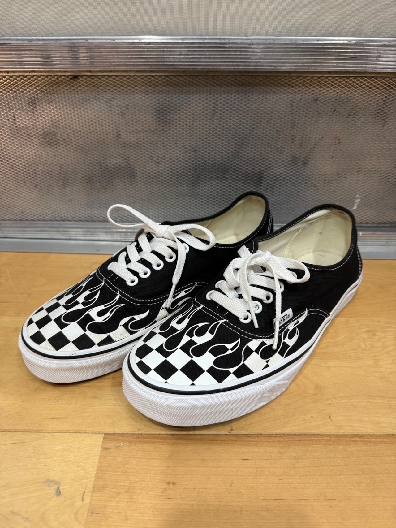 VANS AUTHENTIC Checker Fire・画像2