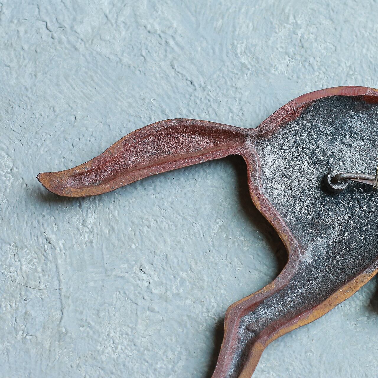 跳ねるように走る、馬の壁掛け | 木と、輝と。| 一点もの ヴィンテージ