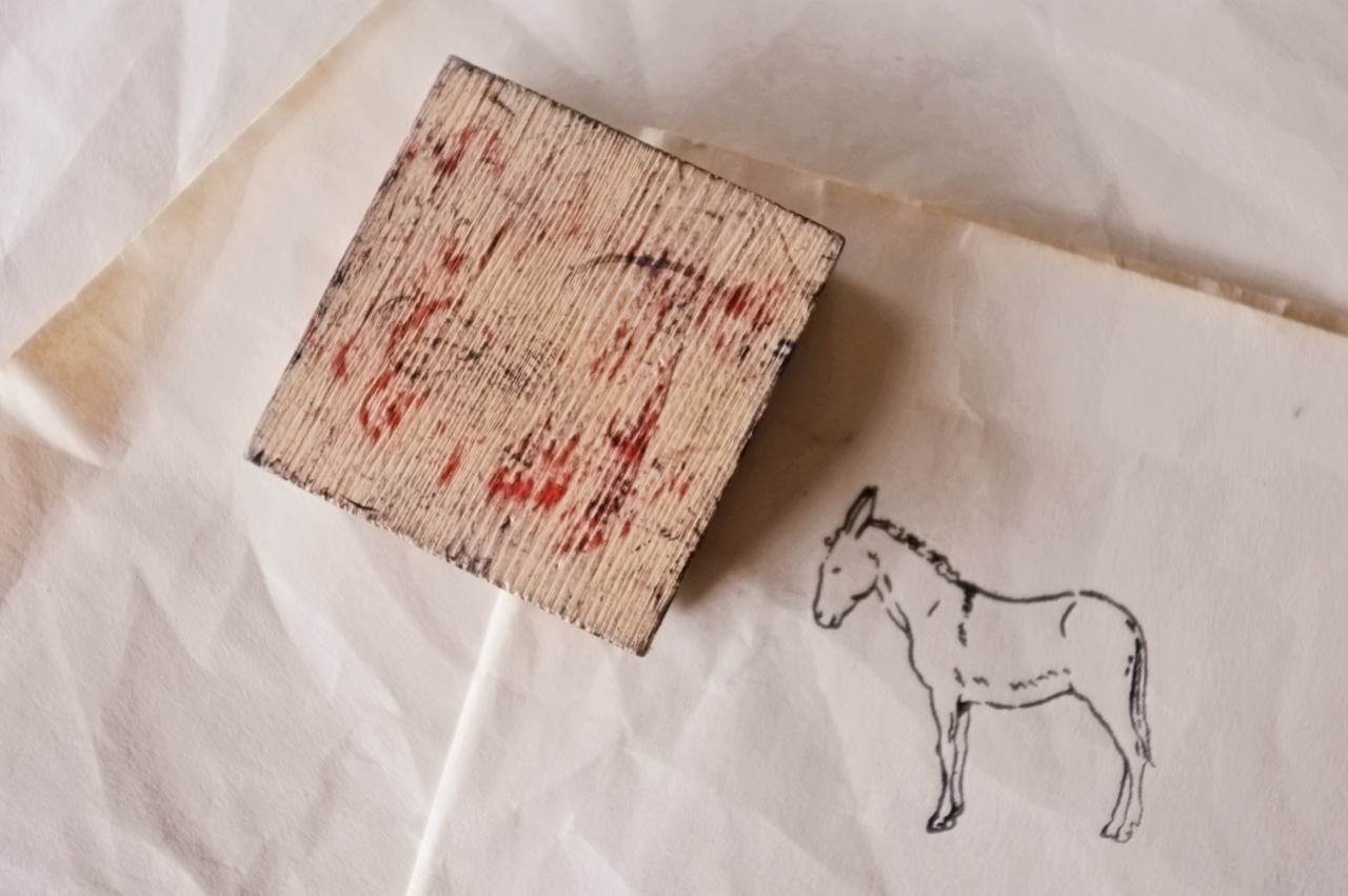 フランス 6c やさしいロバさんとメランコリーな木製スタンプ ヴィンテージ