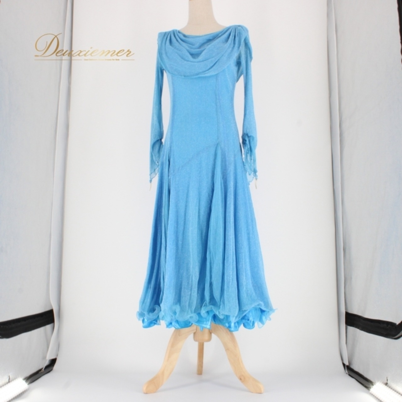 社交ダンス 衣装 スタンダード ドレス ワンピース パーティドレス レディース 水色 prima boutique プリマブティック ブルー系 長袖 ライトブルー 二重スカート ボリューム 優雅 伸縮性 丈約112cm 肩幅約38cm 身幅約41cm ウエスト約34cm ポリエステル 体型カバー おしゃれ 清楚 結婚式 友人の結婚式 ダンス大会 発表会 旅行 さらさら レディースファッション お出かけ用