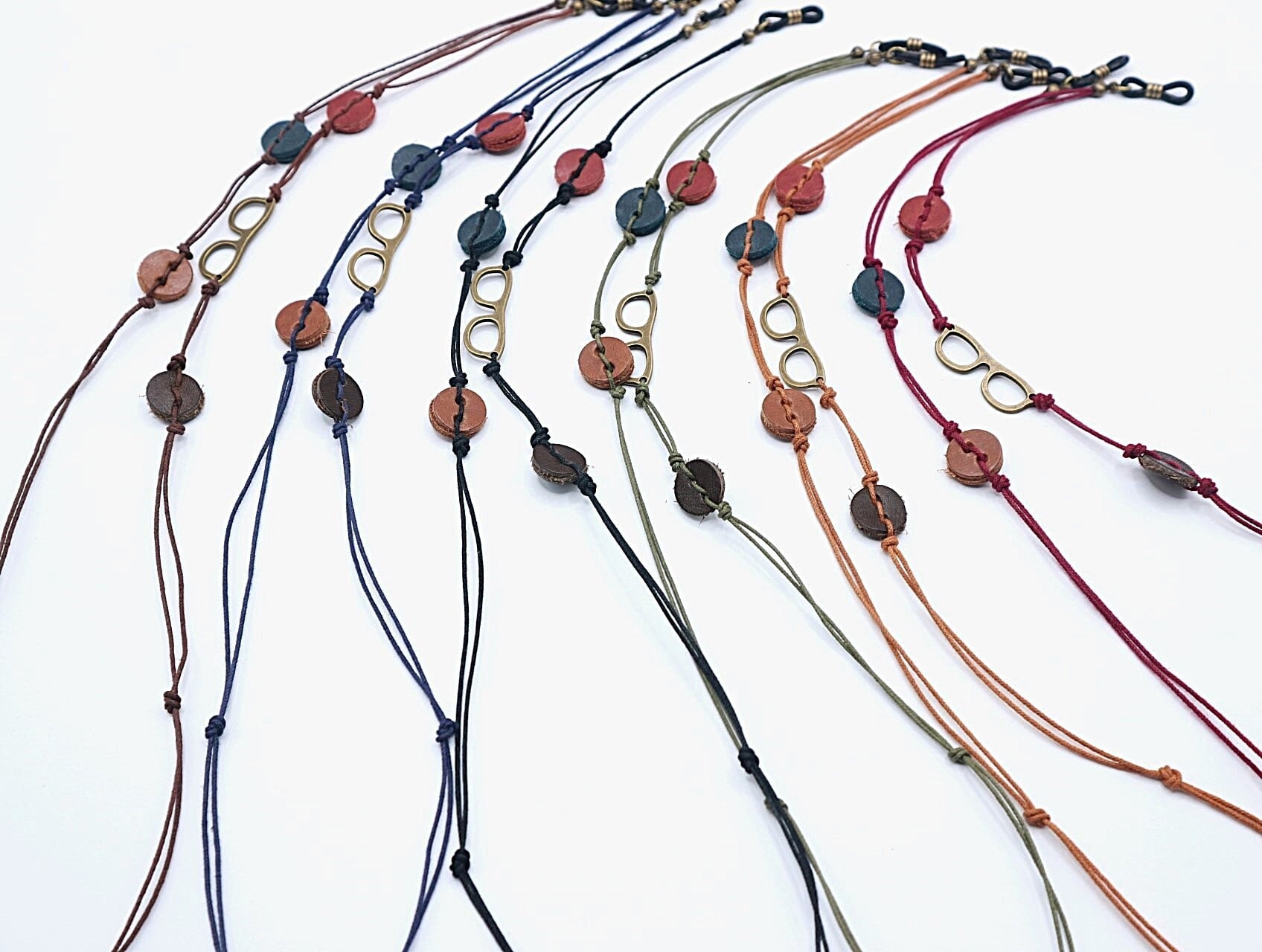 A689 メガネモチーフとカラー革ボタンのグラスコード | おしゃれな