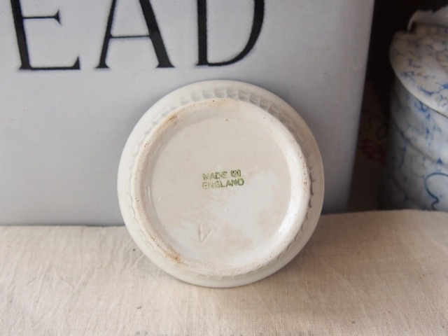 イギリスアンティーク　陶器製ココット　MADE IN ENGLAND