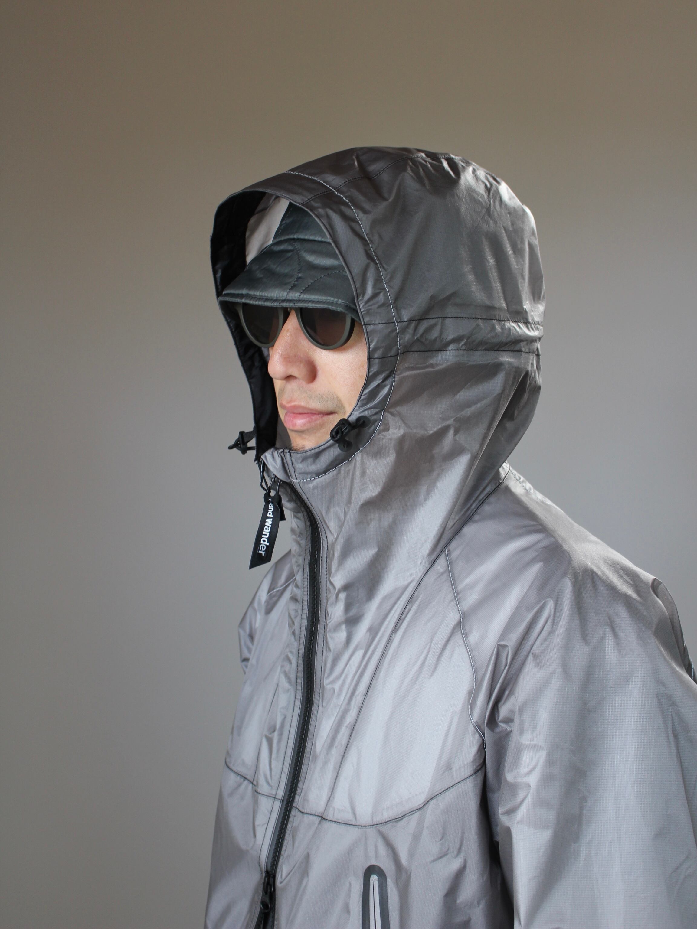and wander アンドワンダー【sheer loose fitting rain jacket and wander アンドワンダー【sheer loose fitting rain jacket
