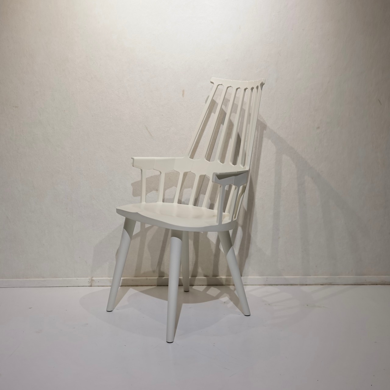 Kartell カルテル COMBACK カムバックチェア ダイニングチェア アームチェア 椅子 ホワイト モダン ミニマル ミッドセンチュリー