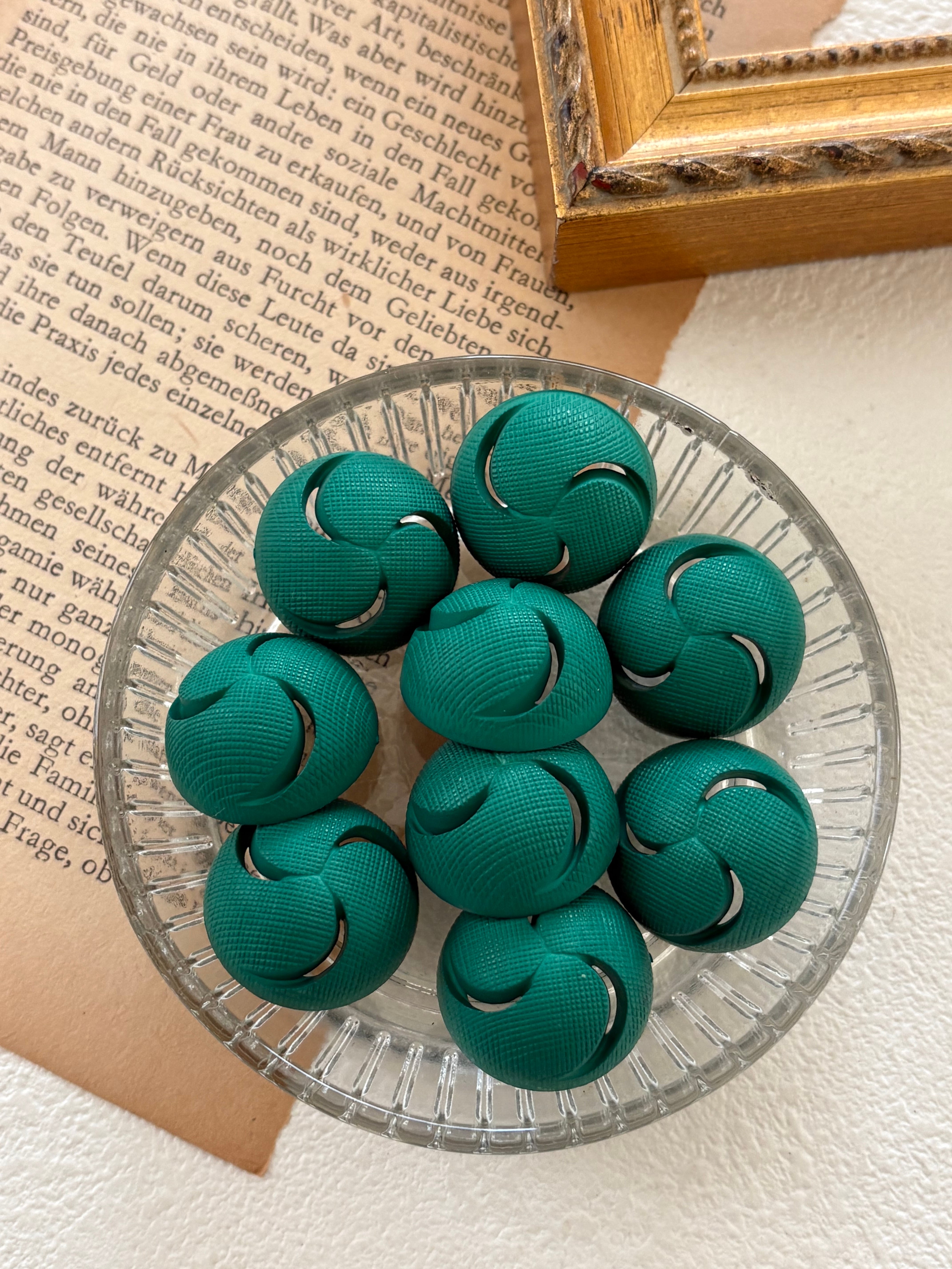 21mm Japanese Vintage ボタン ドーム型 プラスチック グリーン 透かし デッドストック アクセサリーパーツ 装飾材 カルトナージュ