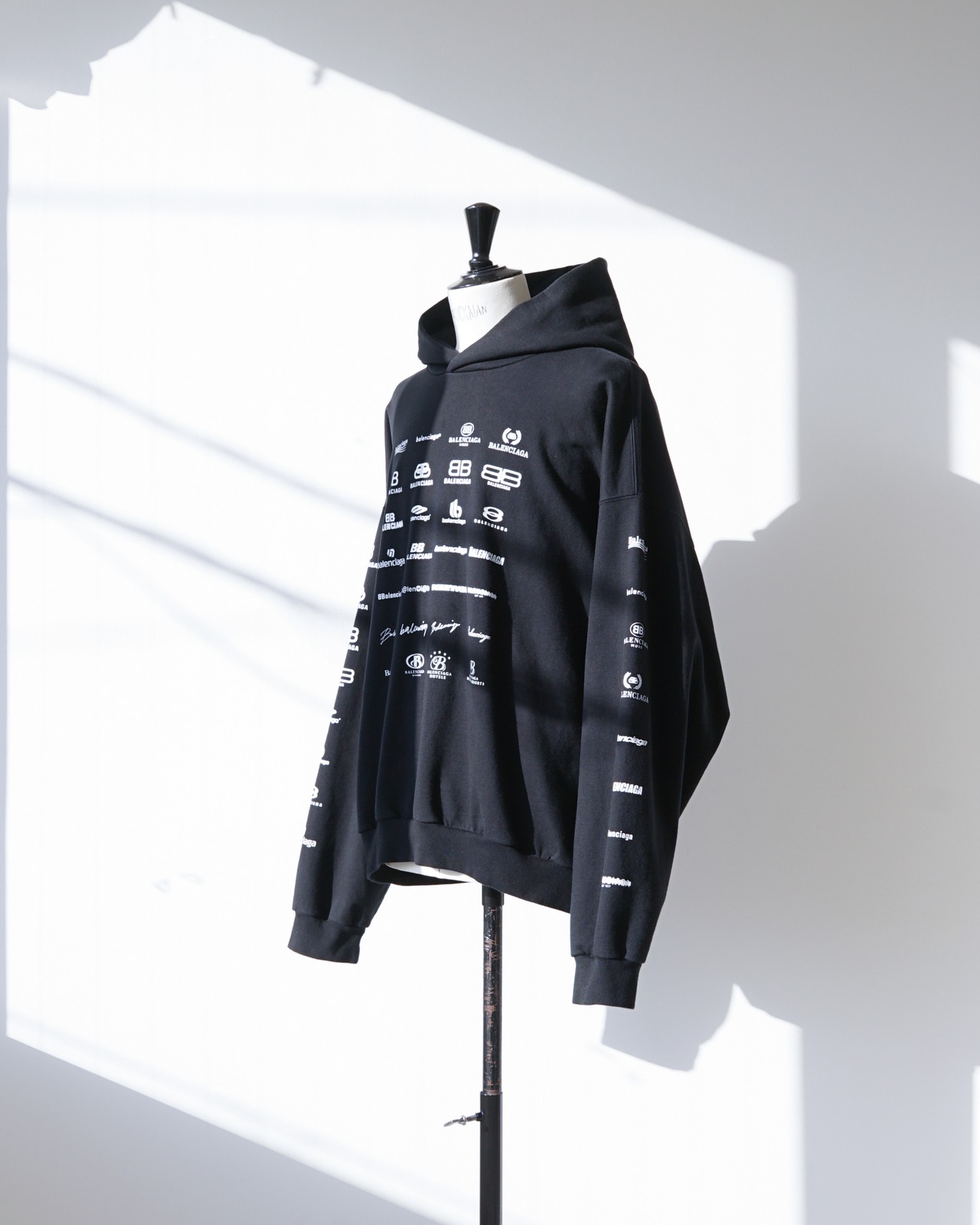 〈BALENCIAGA by Demna Gvasalia〉Archives Logos Hoodie 2022SS - 2
