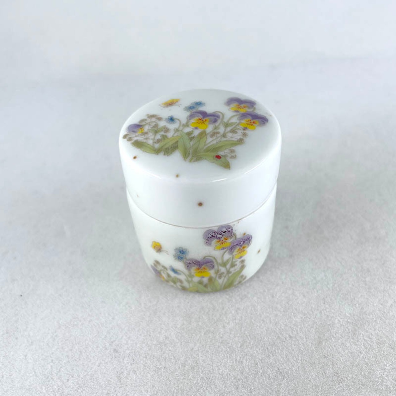 小物入れ　つぼ型蓋物　ビオラの陶器壺　蓋付き筒もの　 12otdx15