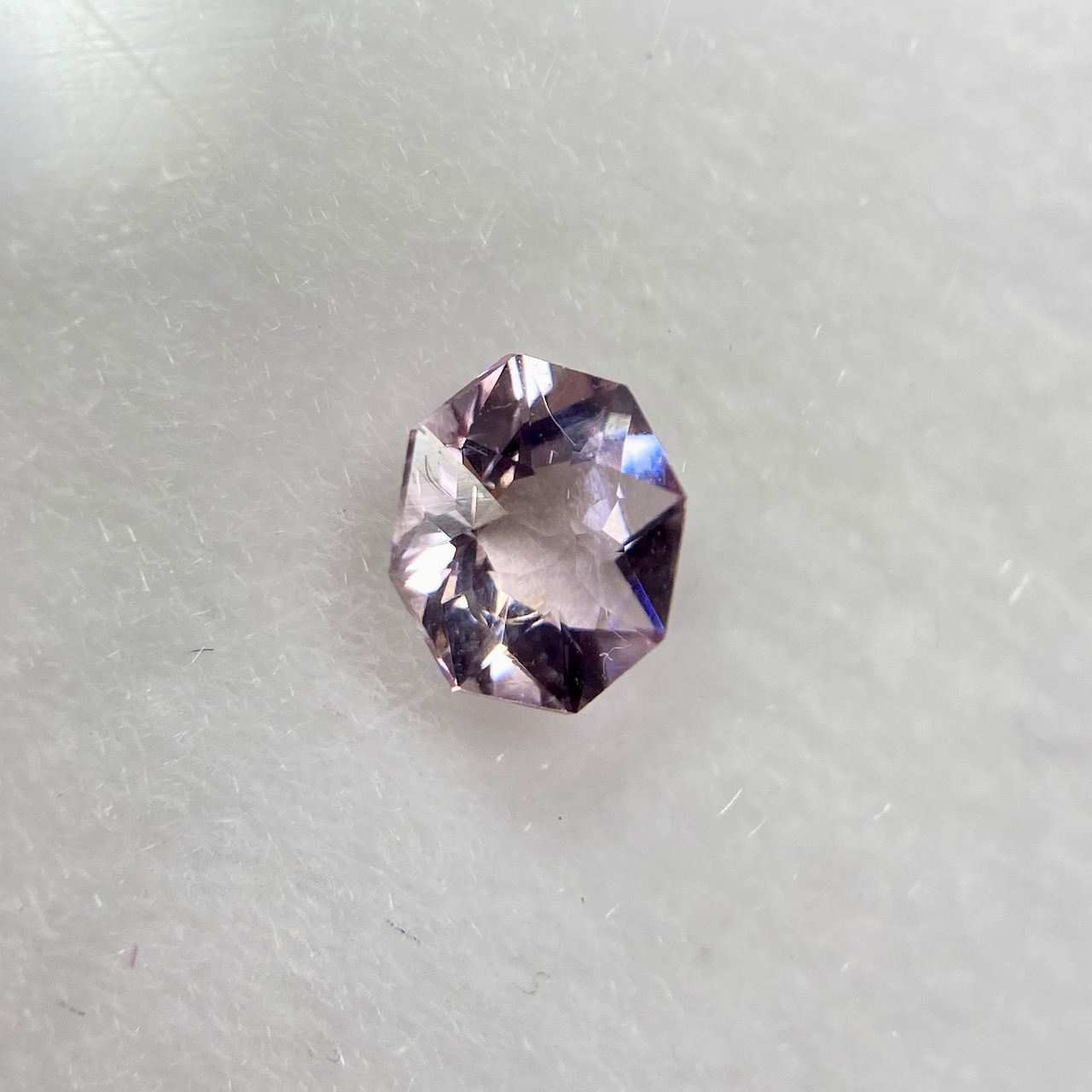 花火のスピネル　真ん中　1点 約4.9mm C-1