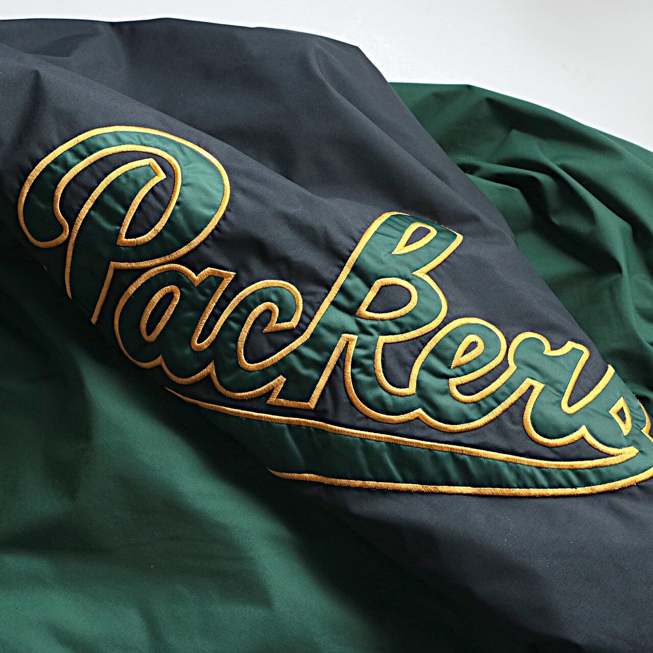 NFL GREEN BAY PACKERS パッカーズ 中綿 パデット ナイロン フーディ 