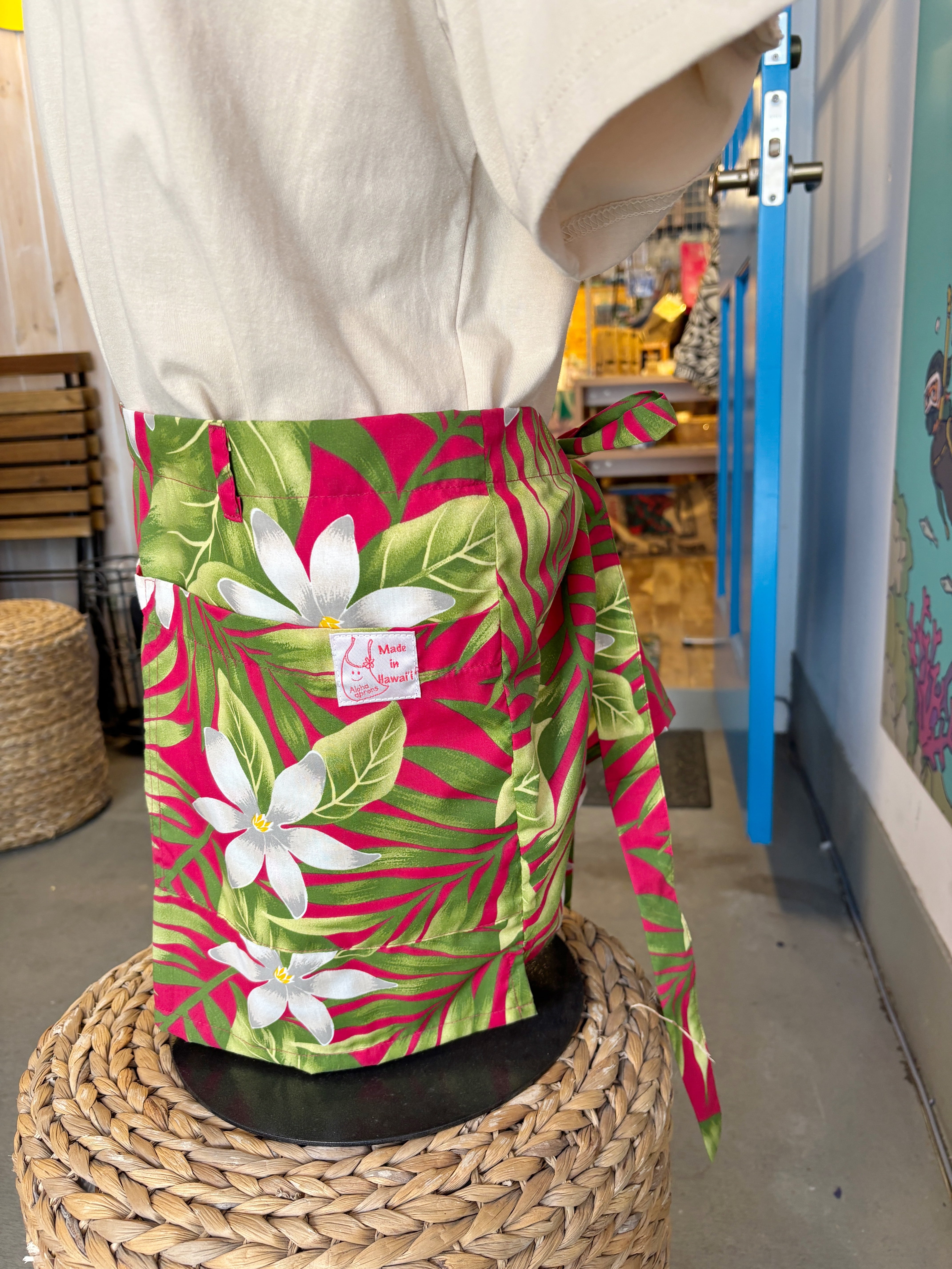 ハワイ限定商品を安心の国内配送で！【アロハエプロンズ/ Aloha aprons