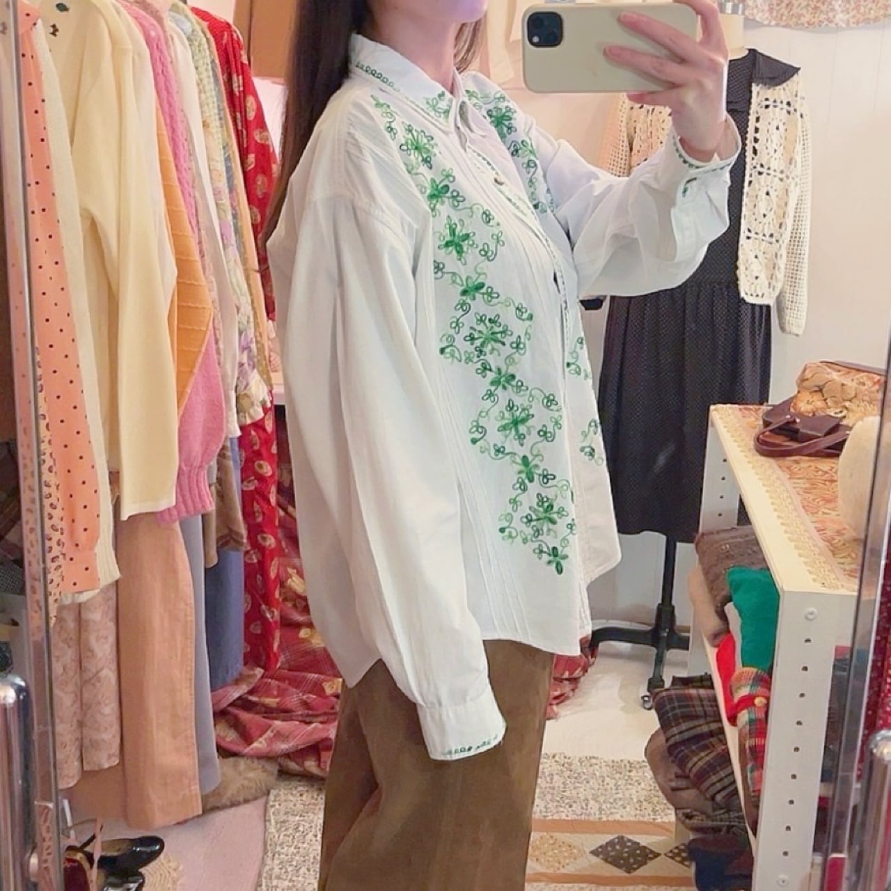 clover embroidery white shirt