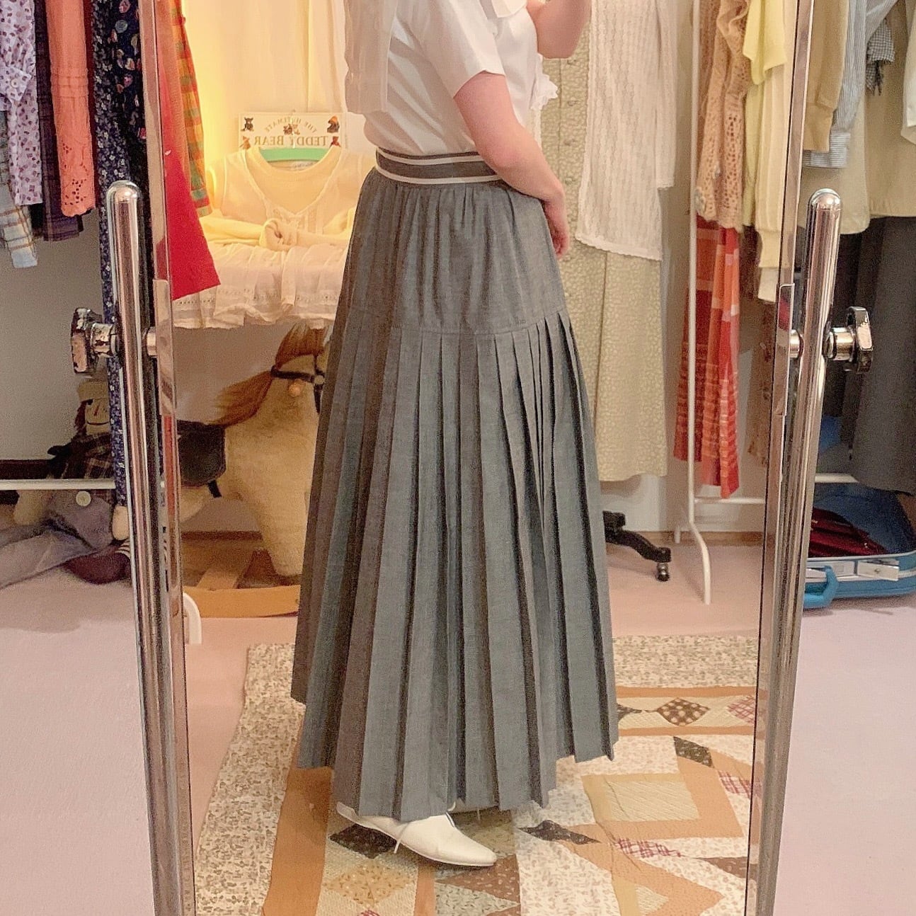 original / brand new pleats skirt / gray