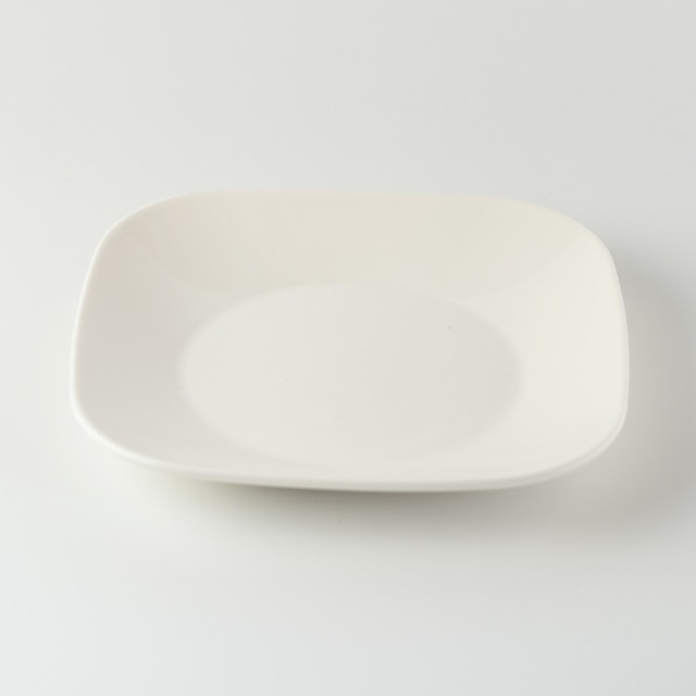 moment  plate  ミルクホワイト