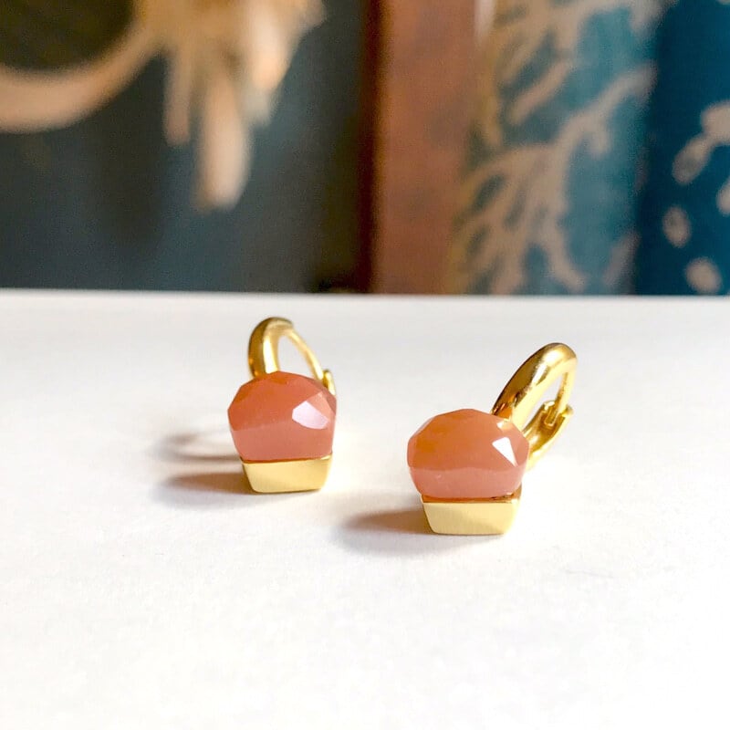 Gold Coating オレンジ ムーンストーン ゆれる カチッと フープ ピアス